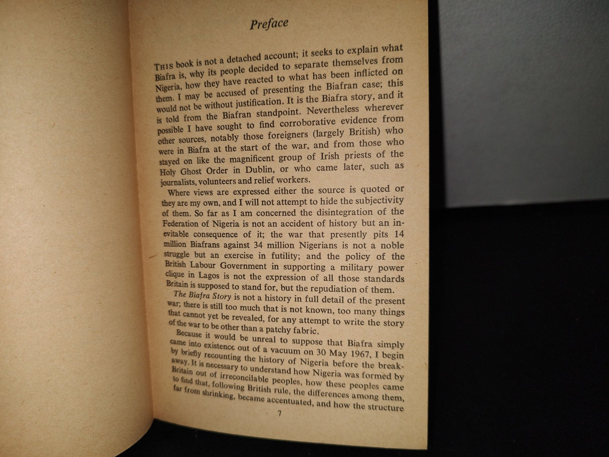 77- The Biafra Story - Frederick Forsyth - Penguin Books, First Published In 1969