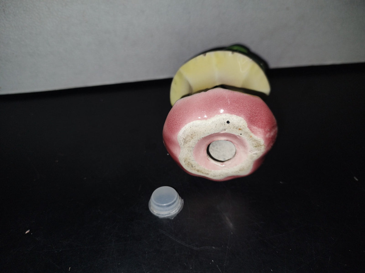 A3- Pieza De Cerámica Esmaltada. Salero En Forma De Manzana Mordida - 80'S