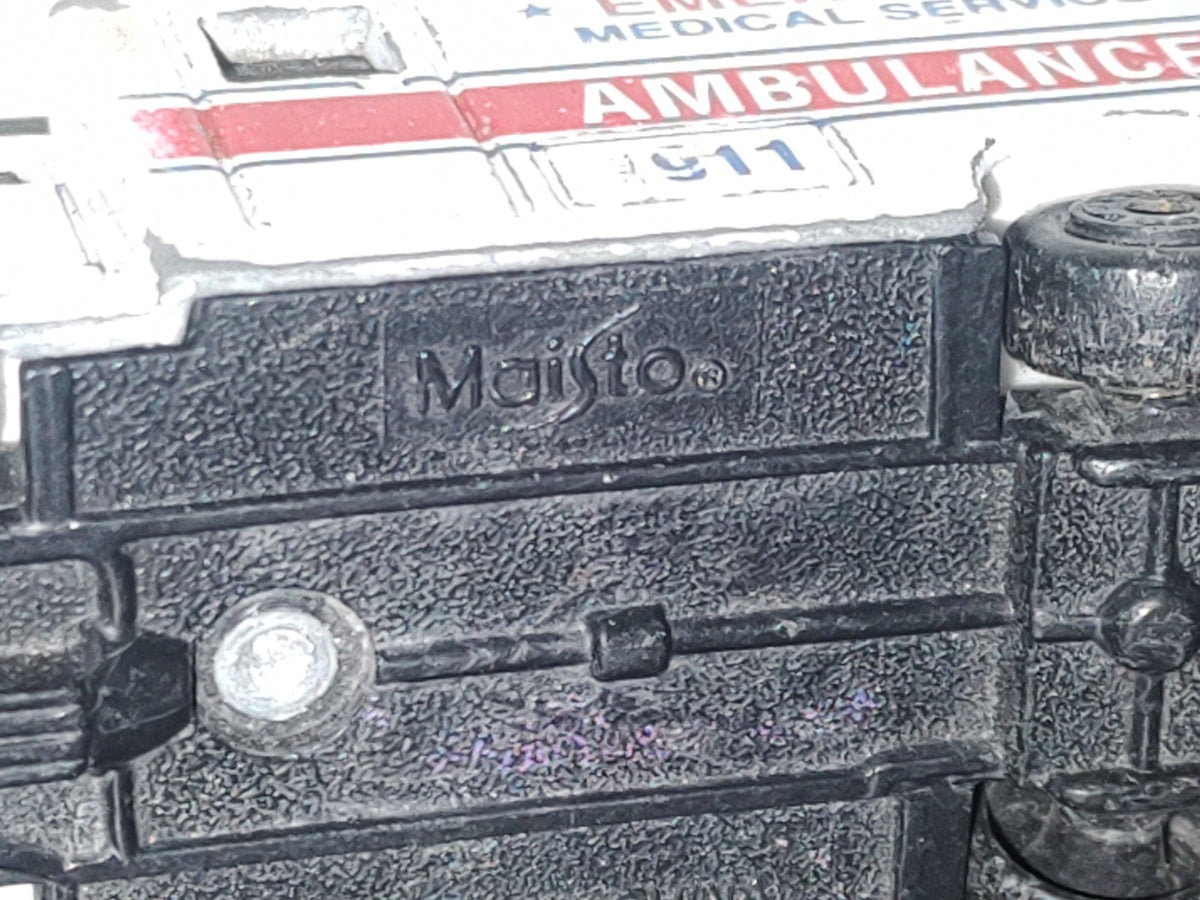 A3- Carrito Ambulancia De Metal Marca Maisto - 90'S