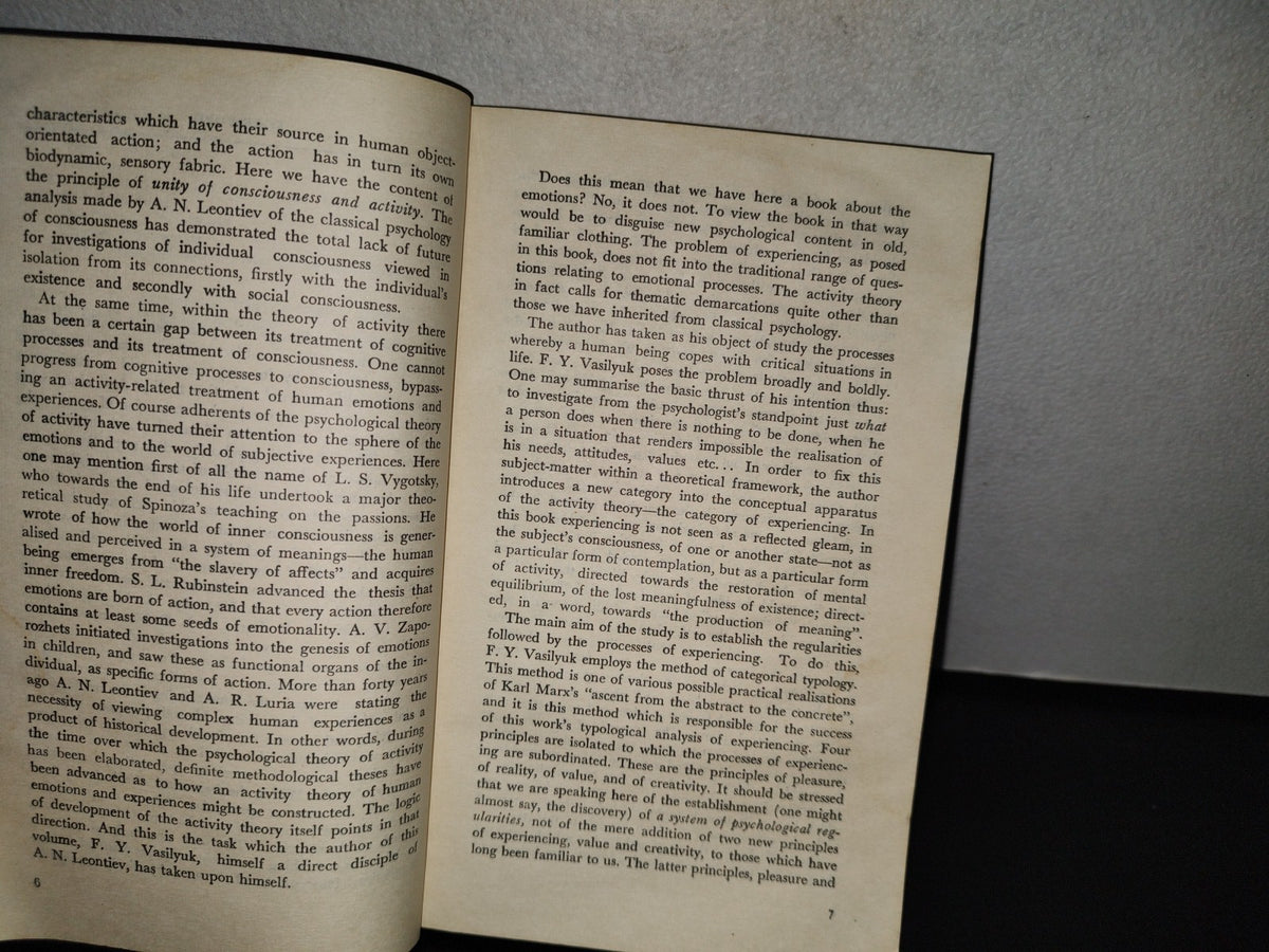 153- The Psychology Of Experiencing. An Analysis Of How Critical Situations Are Dealt With - Fyodor Vasilyuk. Progres Publishers, Moscow - 1984