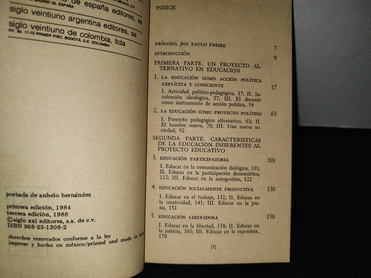 68- Educación Como Praxis Política - Francisco Gutiérrez