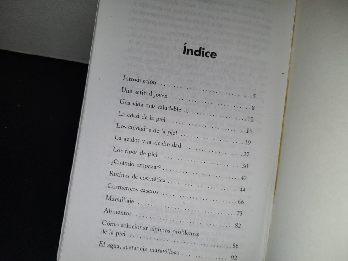 99- Secretos De La Eterna Juventud - Ana María Gómez Acebo - Editorial Época