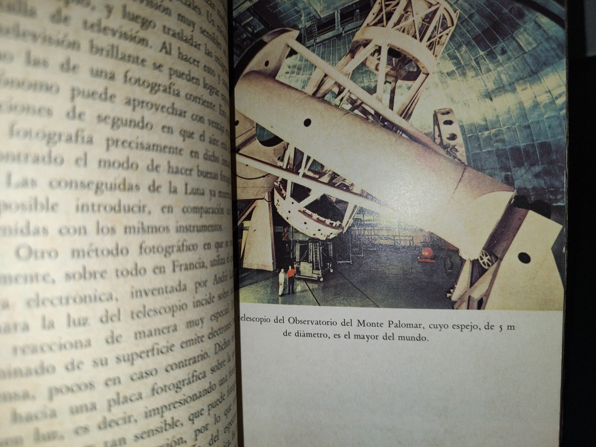 202- Secretos Del Cosmos - Colin A. Román - Biblioteca Básica Salvat 2 - 1971