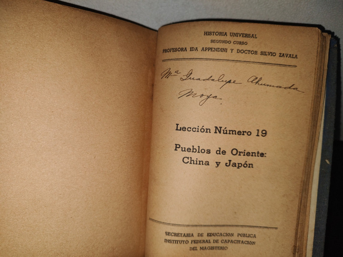 85- Historia Universal. Segundo Curso. El Descubrimiento De América / La Inquietud Espiritual Y La Reforma / La Revolución Francesa / El Imperio Napoleónico / Independencia De Las Colonias Iberoamericanas Y Otros Temas... -Sep, 50'S