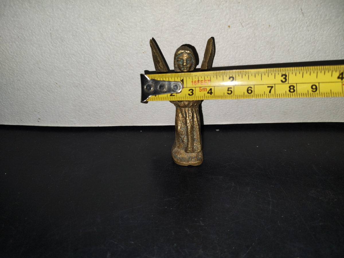A5- Figura Maciza De Bronce: Ángel Con Alas Semiabiertas Sosteniendo Un Objeto - 50'S - 60'S