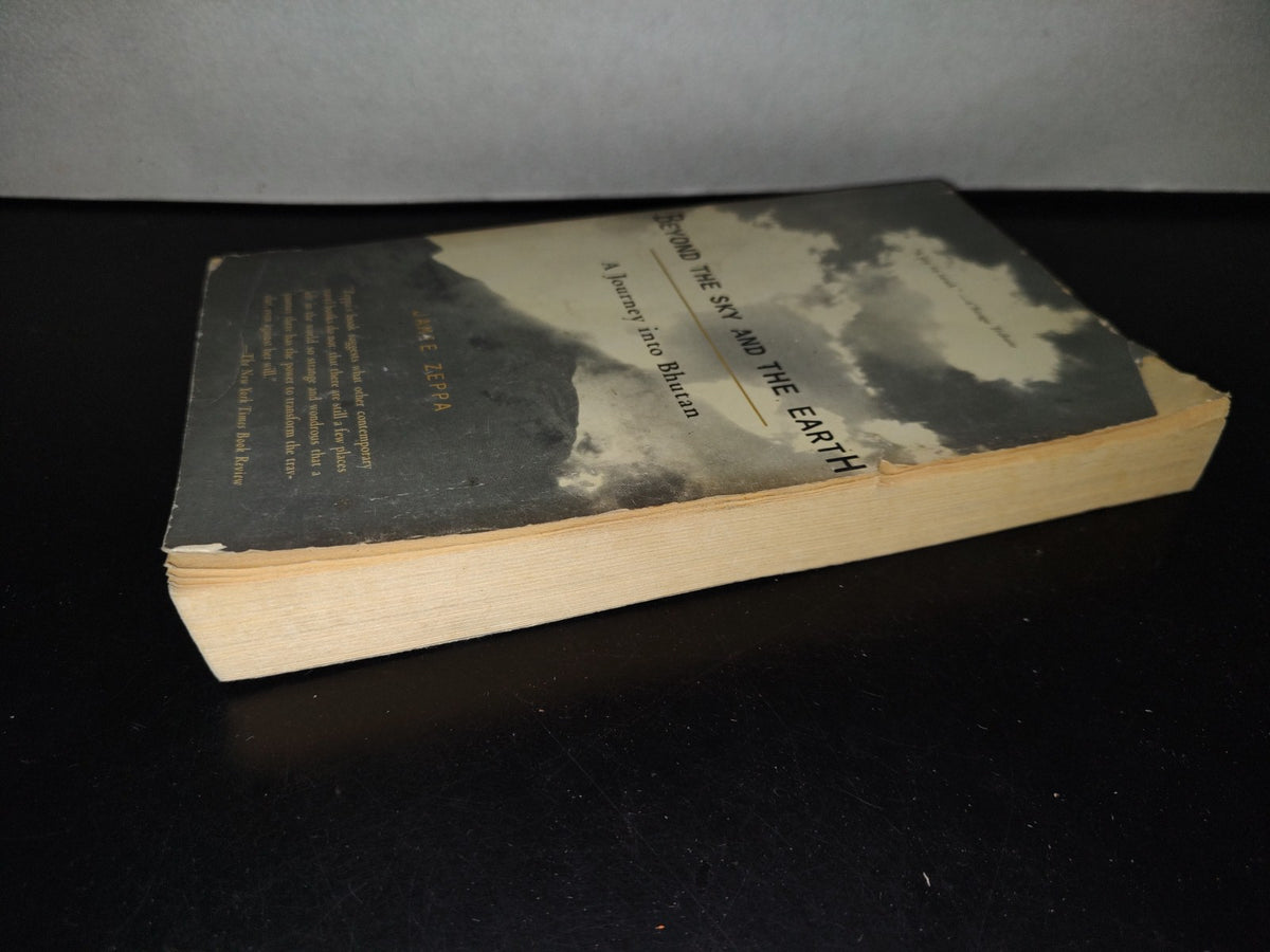 139- Beyond The Sky And The Earth. A Journey Into Bhutan - Jamie Zeppa - 2000