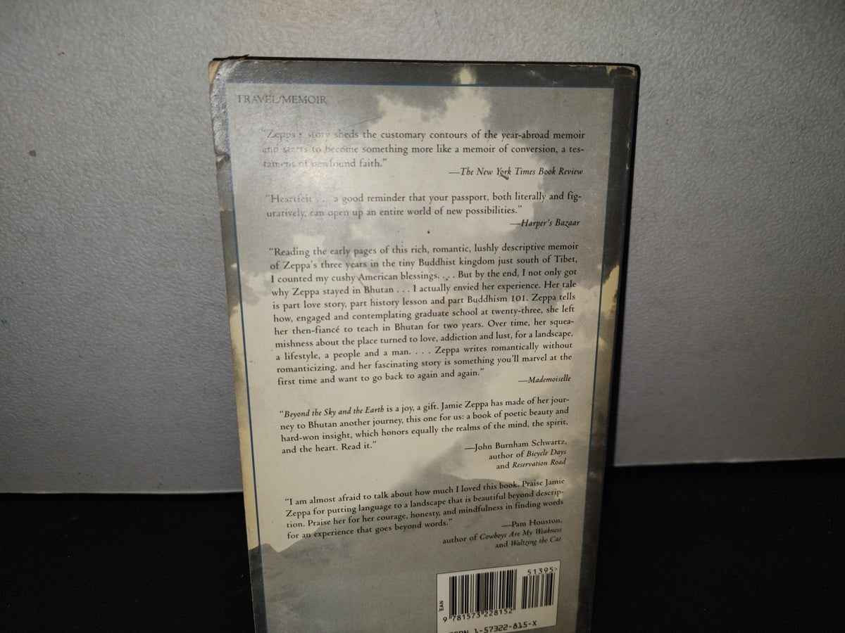 139- Beyond The Sky And The Earth. A Journey Into Bhutan - Jamie Zeppa - 2000