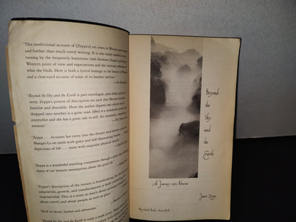 139- Beyond The Sky And The Earth. A Journey Into Bhutan - Jamie Zeppa - 2000