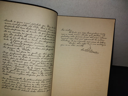 63- Poesía. Brotes. Luz Santa María Primera Edición - 1945 - Firmado