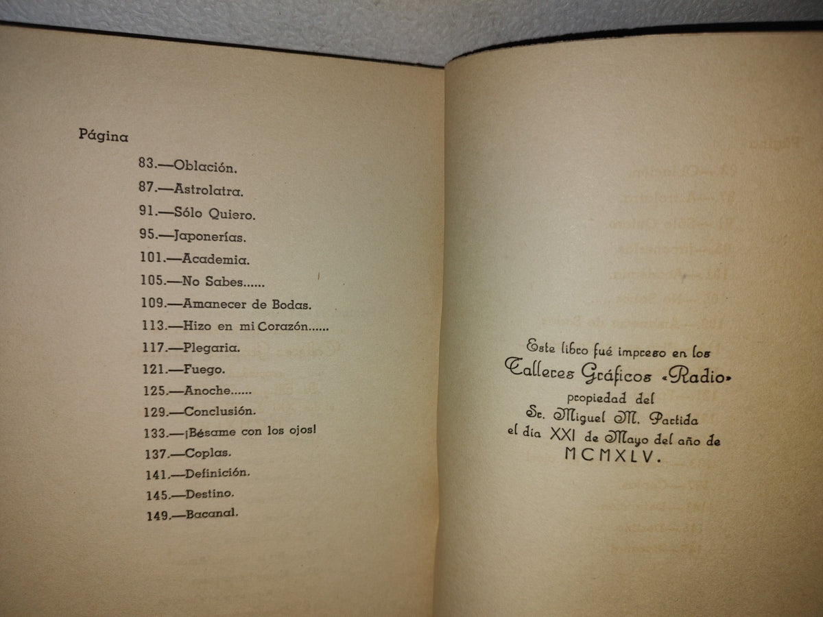 63- Poesía. Brotes. Luz Santa María Primera Edición - 1945 - Firmado