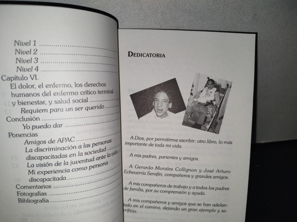 68- Vivir Para Servir - Beatriz Castelló - Firmado