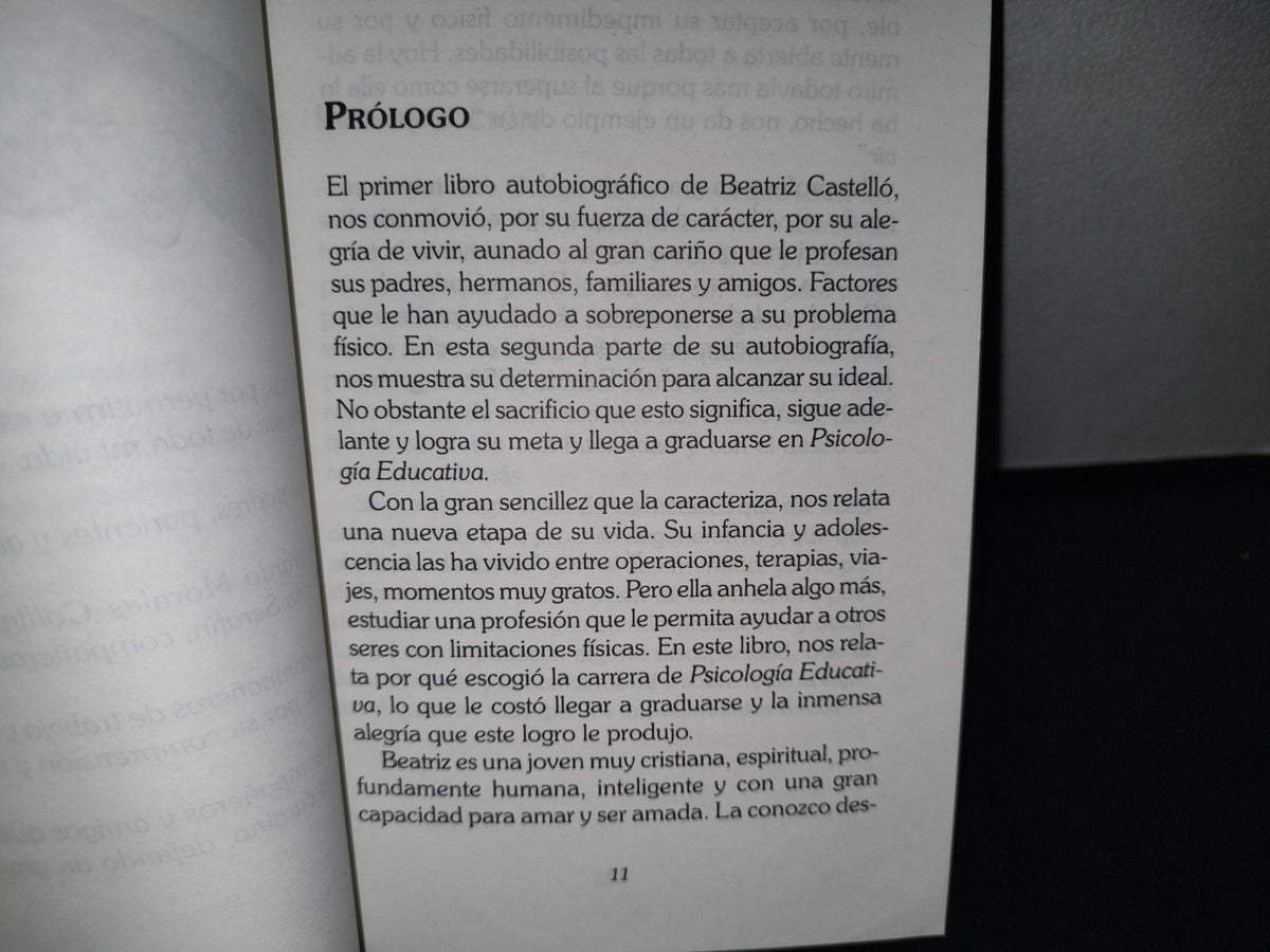 68- Vivir Para Servir - Beatriz Castelló - Firmado
