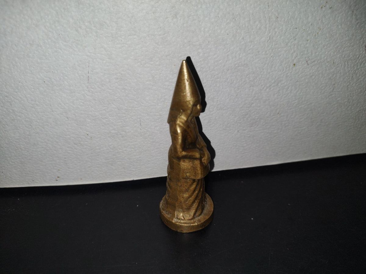 A3- Pieza De Bronce. Mujer Medieval De La Nobleza Portando Sobre Su Cabeza Un Hennín - 70's