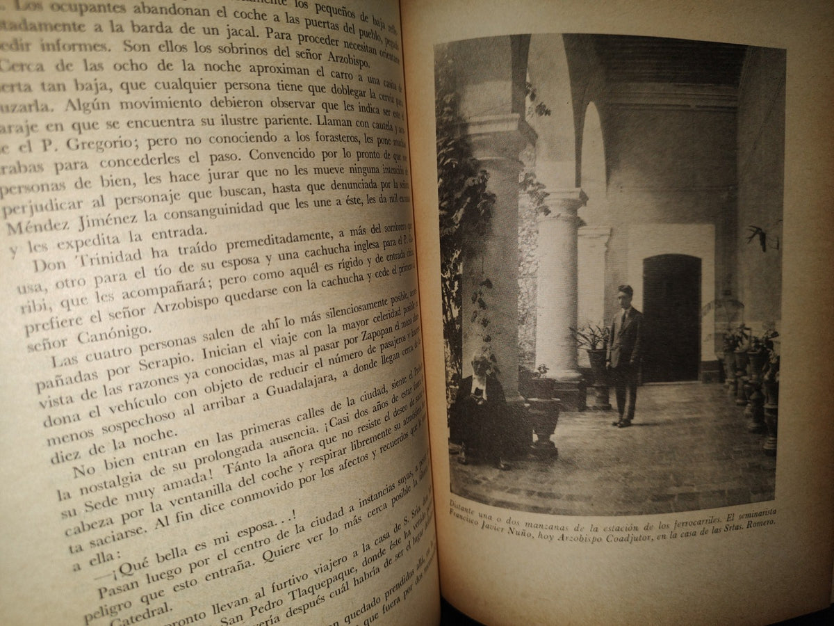 139- Francisco El Grande. Mons. Francisco Orozco Y Jiménez. Biografía - Vicente Camberos Vizcaino. Tomo Ii. Editorial Jus, S. A., México. Primera Edición, 1966