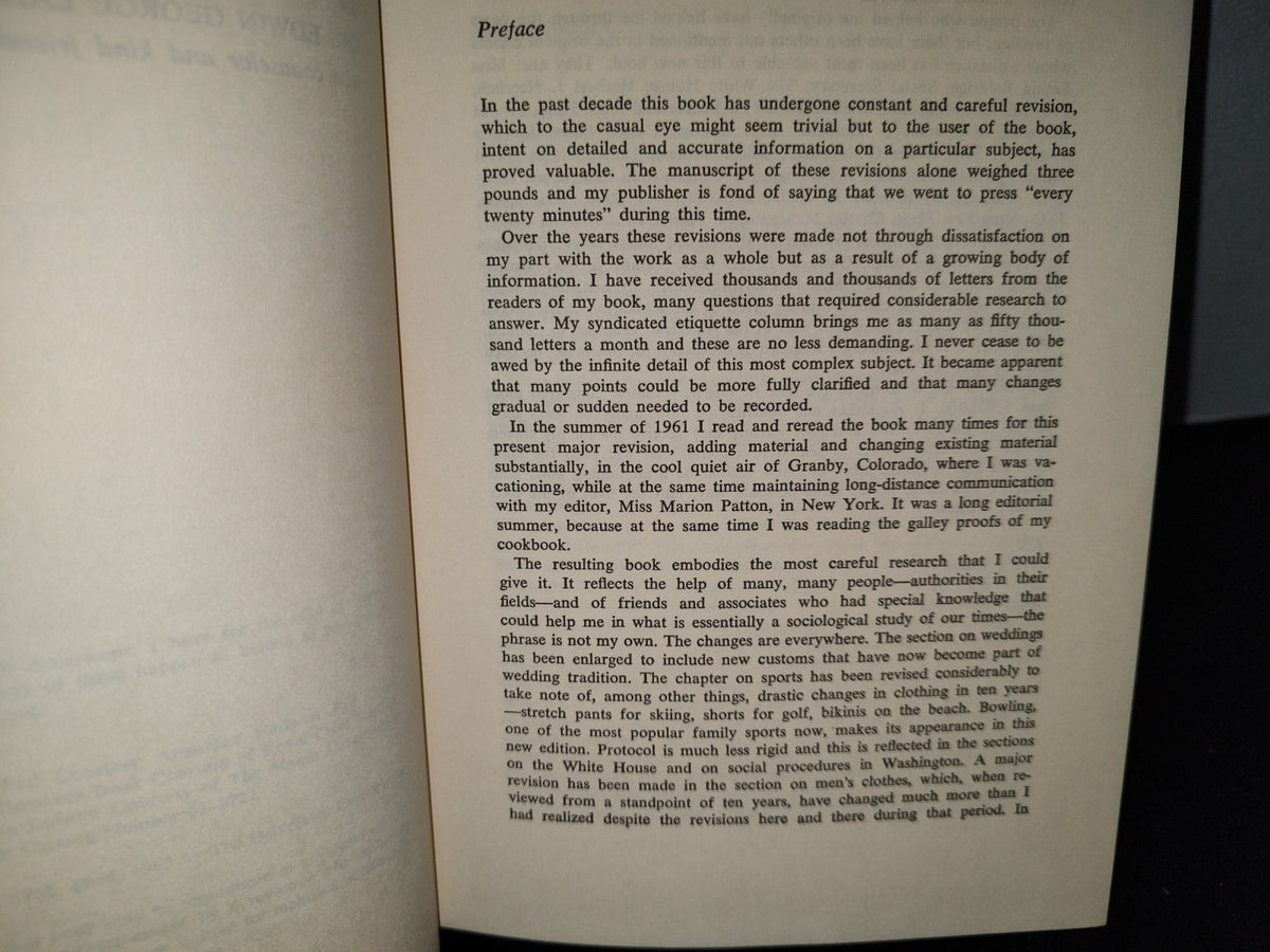 54- Inglés. Libro De Etiqueta. Amy Vanderbilt'S New Complete Book Of Etiquette - 1963