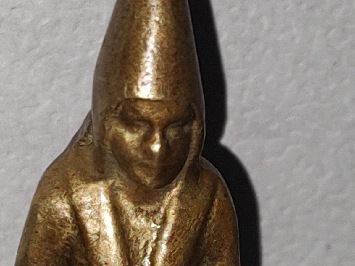 A3- Pieza De Bronce. Mujer Medieval De La Nobleza Portando Sobre Su Cabeza Un Hennín - 70's