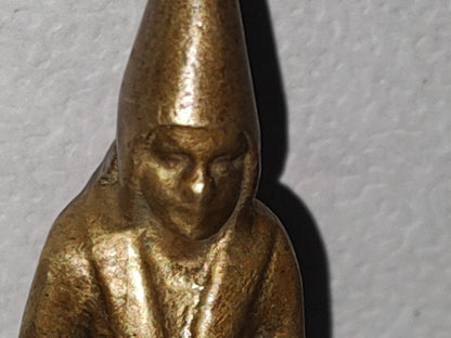 A3- Pieza De Bronce. Mujer Medieval De La Nobleza Portando Sobre Su Cabeza Un Hennín - 70's