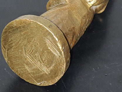 A3- Pieza De Bronce. Mujer Medieval De La Nobleza Portando Sobre Su Cabeza Un Hennín - 70's
