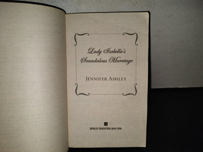 220- Lady Isabella's Scandaous Marriage - Jennifer Ashley - Berkley Sensation. 2010