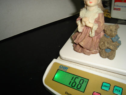 A2- Figura De Resina. Niña Con Oso Rezando - 90'S