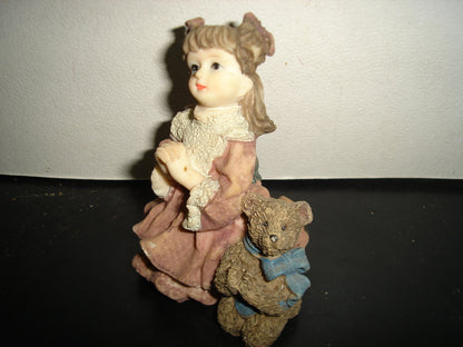 A2- Figura De Resina. Niña Con Oso Rezando - 90'S