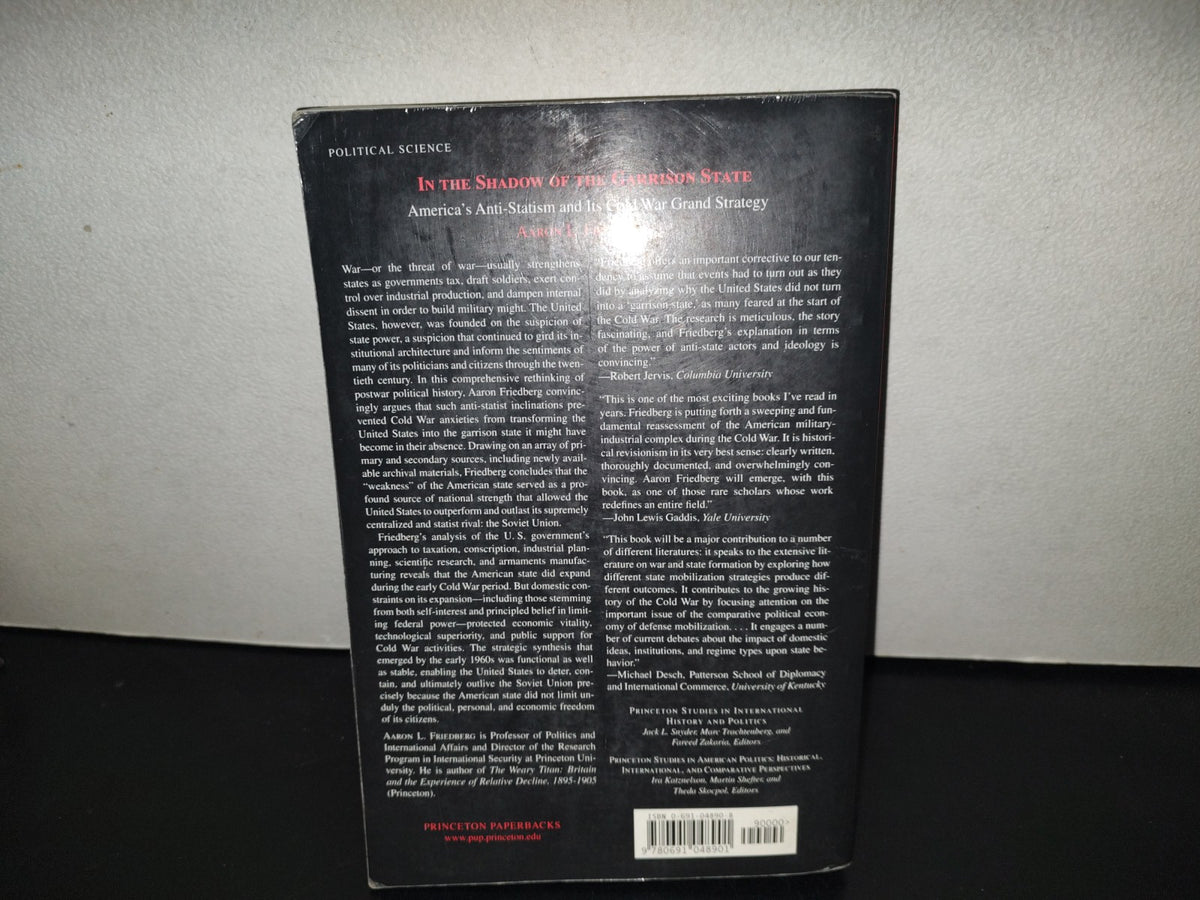 158- In The Shadow Of The Garrison State. America'S Anti-Statism And Its Cold War Grand Strategy - Aaron L. Friedber - Princeton University Press, 2000