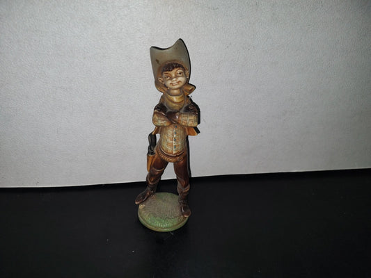 A3- Figura De Resina. Niño Vaquero De Pie Con Brazos Cruzados - 80'S