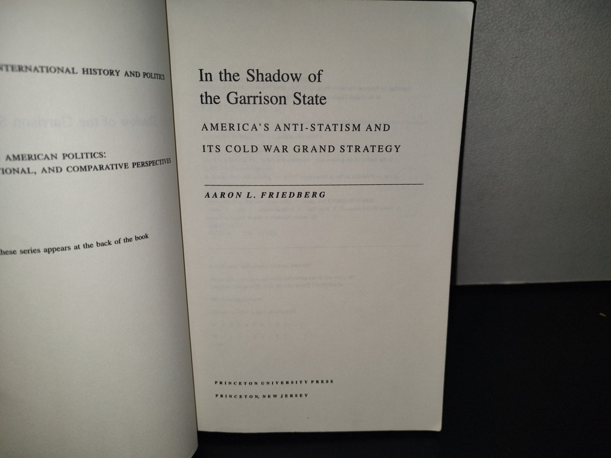 158- In The Shadow Of The Garrison State. America'S Anti-Statism And Its Cold War Grand Strategy - Aaron L. Friedber - Princeton University Press, 2000