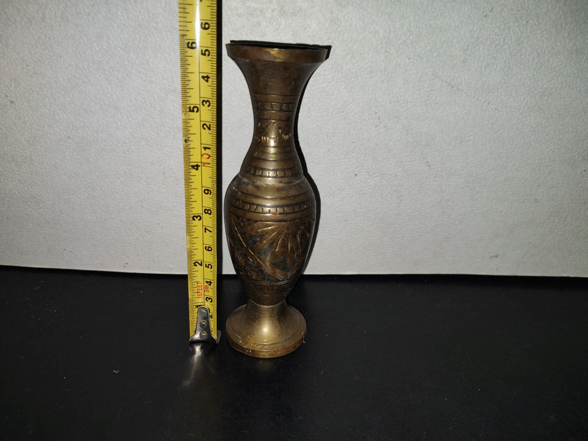 A5- Pequeño Jarrón De Bronce Decorado - 70'S