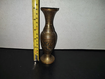 A5- Pequeño Jarrón De Bronce Decorado - 70'S