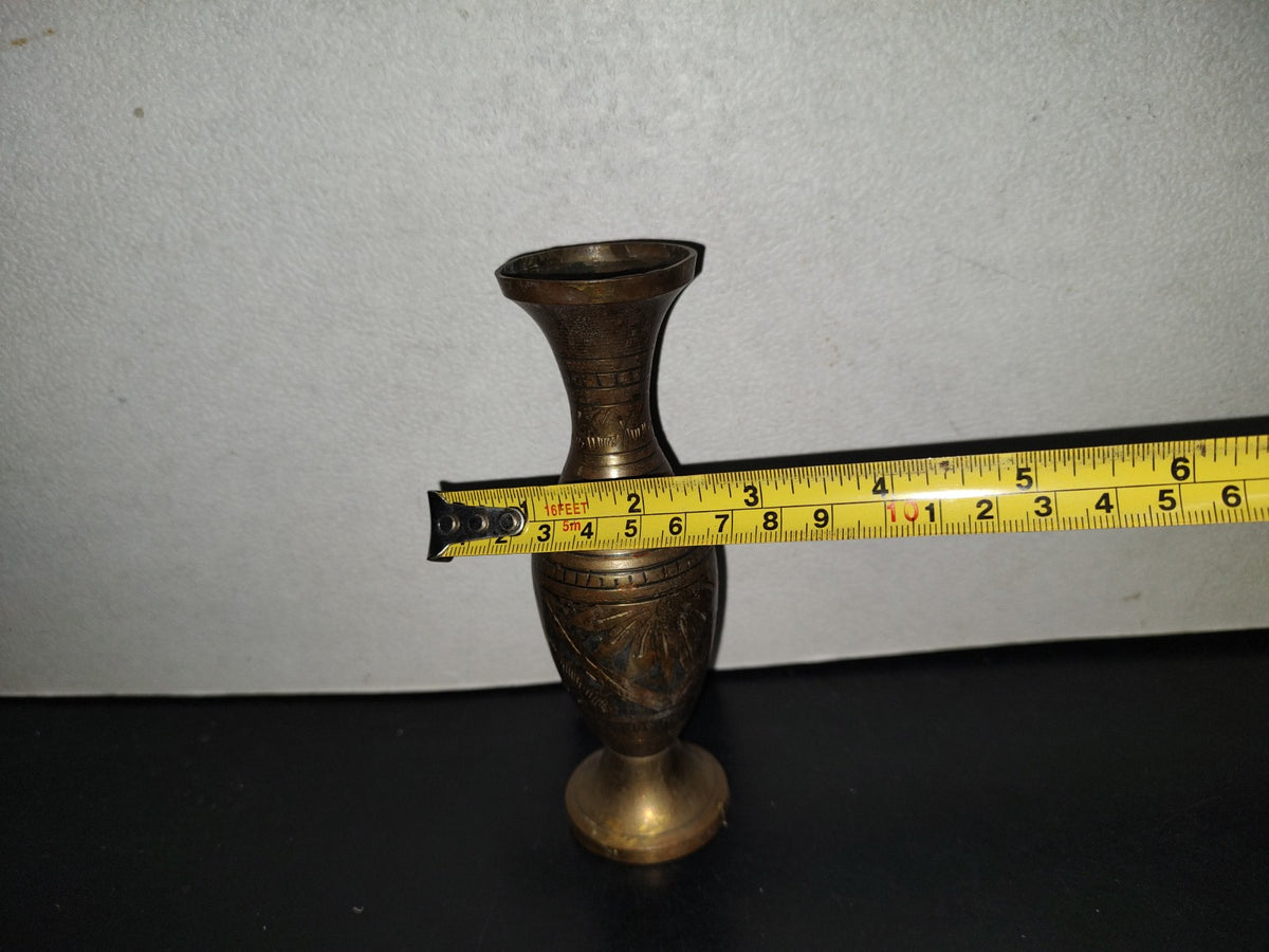 A5- Pequeño Jarrón De Bronce Decorado - 70'S