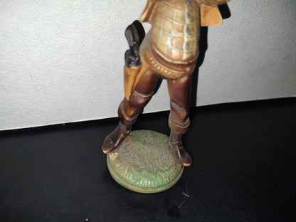 A3- Figura De Resina. Niño Vaquero De Pie Con Brazos Cruzados - 80'S