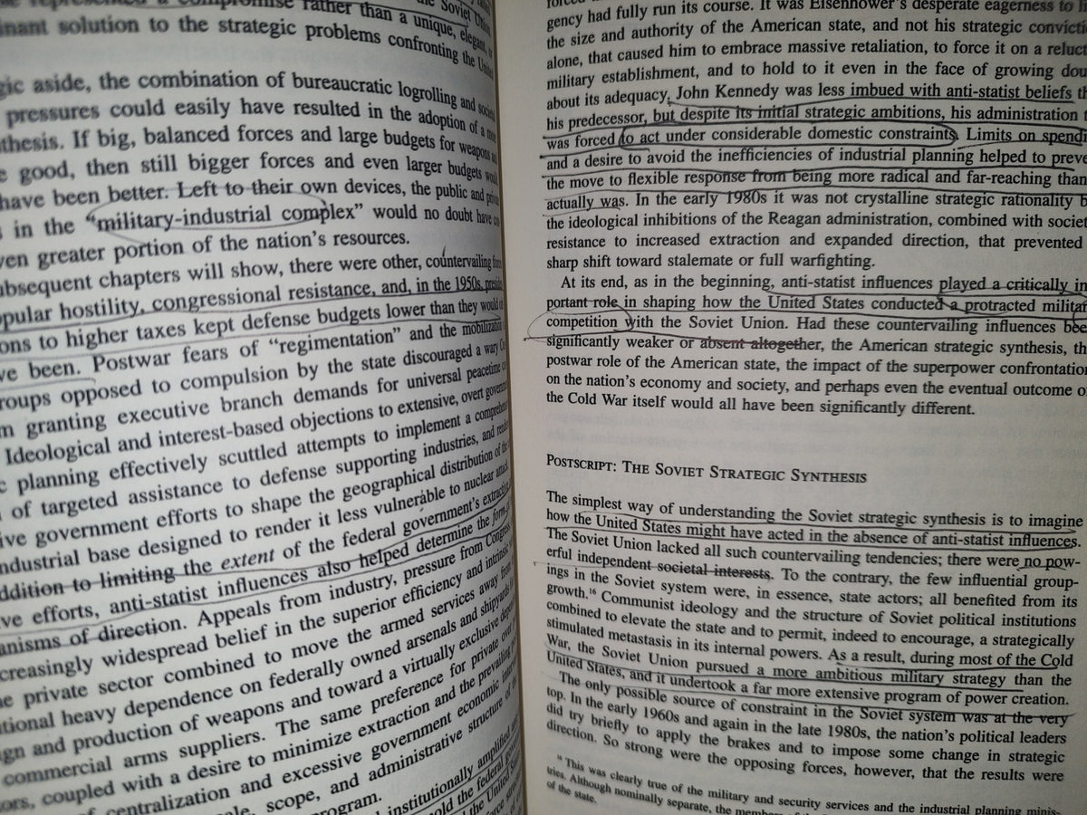 158- In The Shadow Of The Garrison State. America'S Anti-Statism And Its Cold War Grand Strategy - Aaron L. Friedber - Princeton University Press, 2000