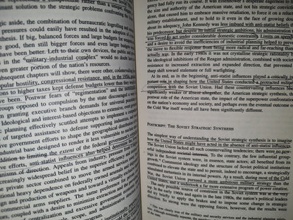 158- In The Shadow Of The Garrison State. America'S Anti-Statism And Its Cold War Grand Strategy - Aaron L. Friedber - Princeton University Press, 2000