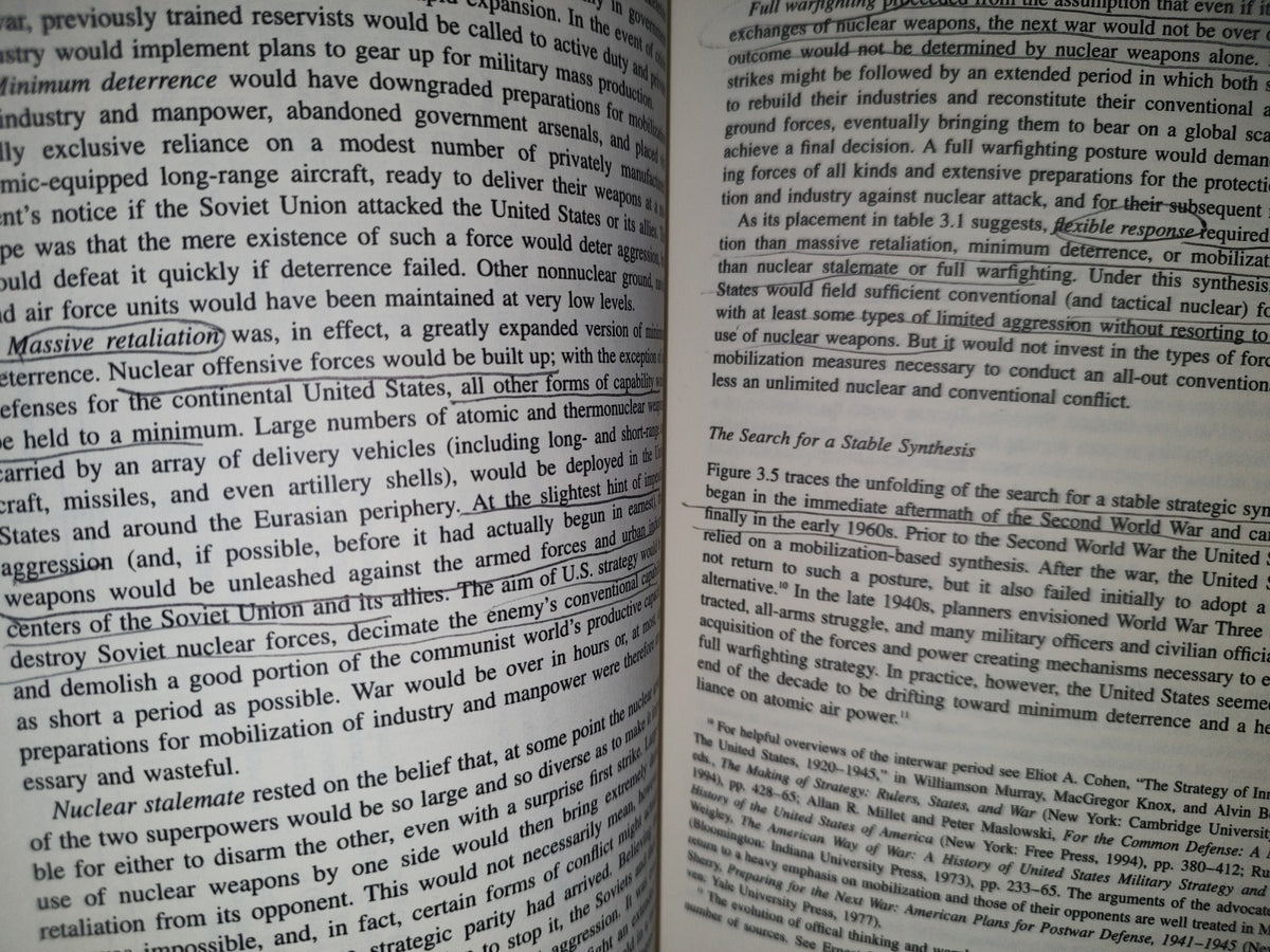 158- In The Shadow Of The Garrison State. America'S Anti-Statism And Its Cold War Grand Strategy - Aaron L. Friedber - Princeton University Press, 2000