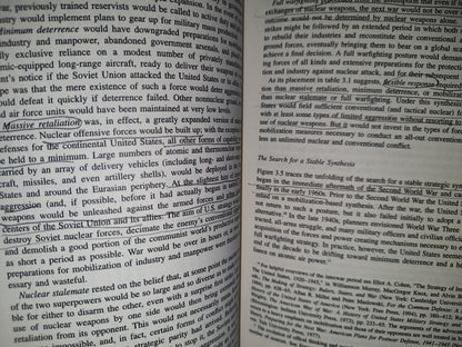 158- In The Shadow Of The Garrison State. America'S Anti-Statism And Its Cold War Grand Strategy - Aaron L. Friedber - Princeton University Press, 2000