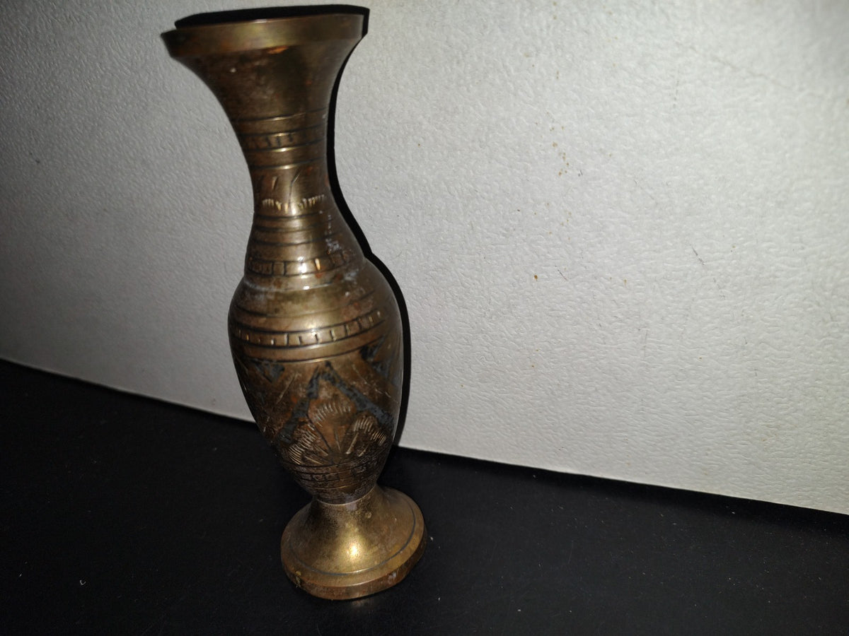 A5- Pequeño Jarrón De Bronce Decorado - 70'S