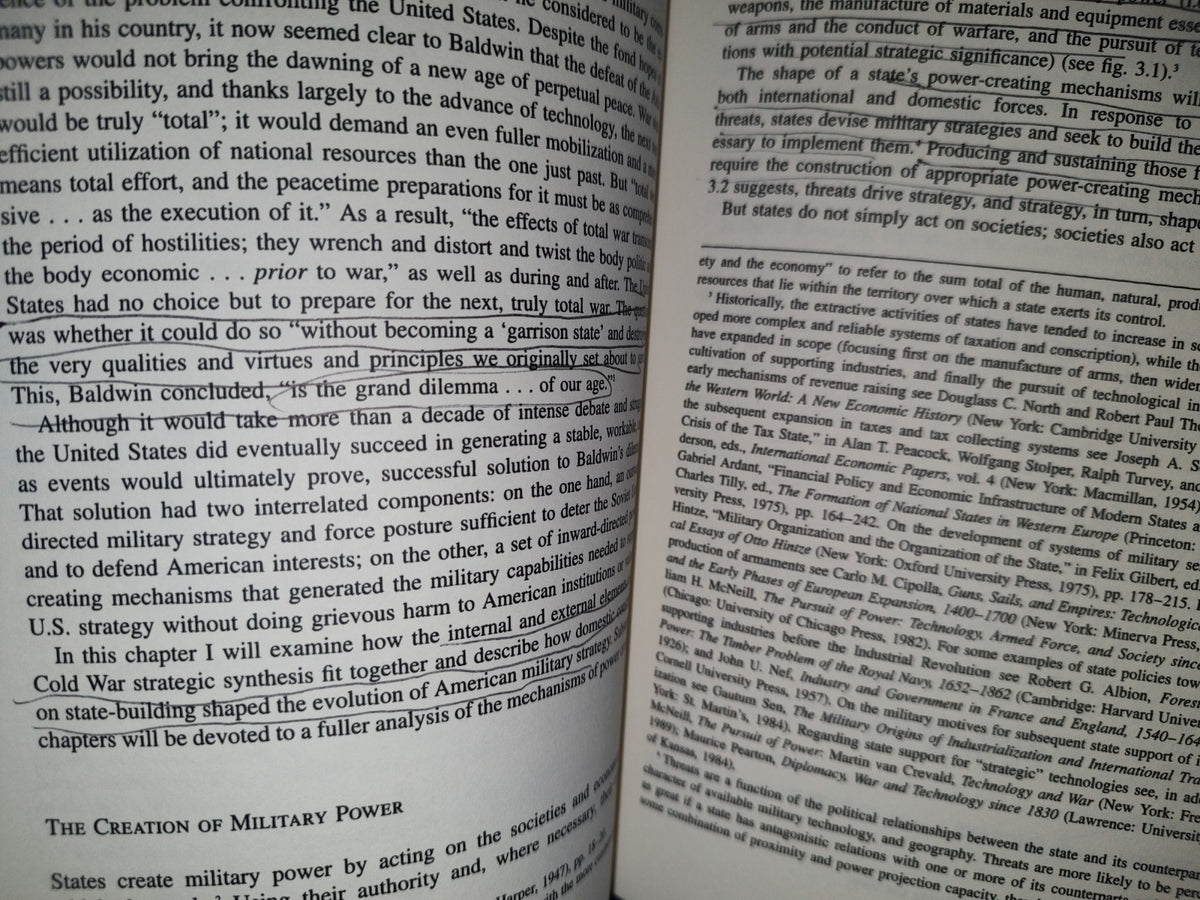 158- In The Shadow Of The Garrison State. America'S Anti-Statism And Its Cold War Grand Strategy - Aaron L. Friedber - Princeton University Press, 2000
