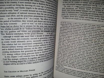 158- In The Shadow Of The Garrison State. America'S Anti-Statism And Its Cold War Grand Strategy - Aaron L. Friedber - Princeton University Press, 2000