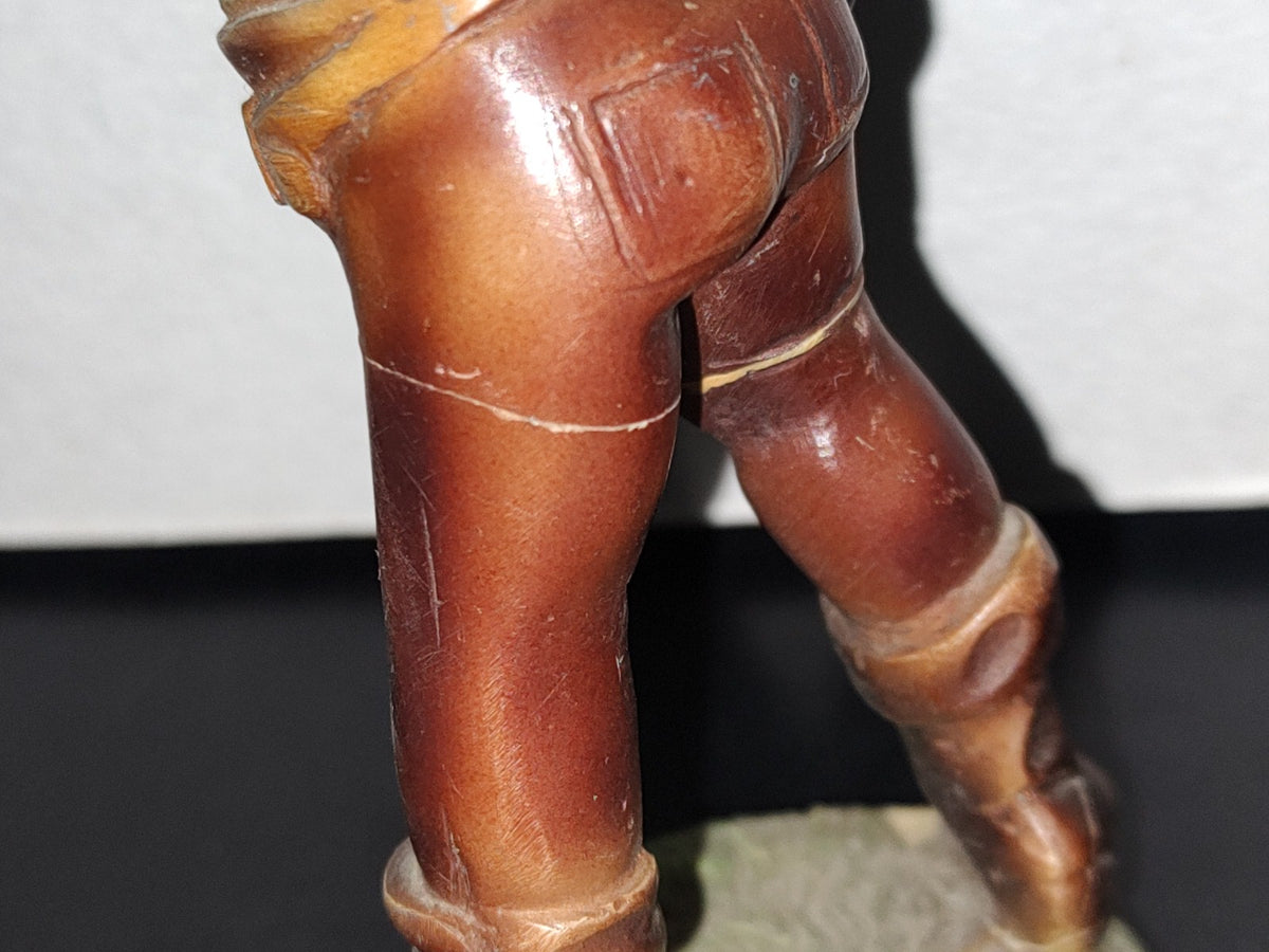 A3- Figura De Resina. Niño Vaquero De Pie Con Brazos Cruzados - 80'S