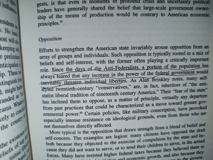158- In The Shadow Of The Garrison State. America'S Anti-Statism And Its Cold War Grand Strategy - Aaron L. Friedber - Princeton University Press, 2000