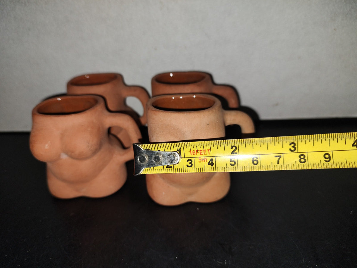 A5- Juego De 4 Jarritos De Barro En Forma De Torso De Mujer - 90'S
