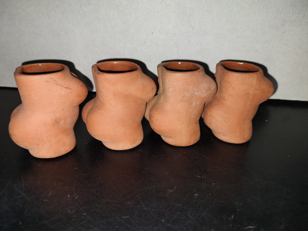 A5- Juego De 4 Jarritos De Barro En Forma De Torso De Mujer - 90'S