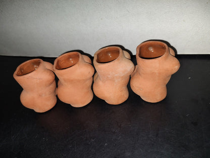 A5- Juego De 4 Jarritos De Barro En Forma De Torso De Mujer - 90'S