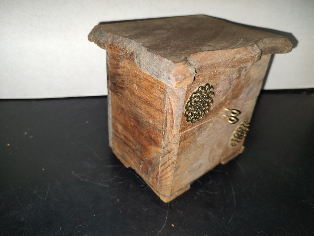 A6- Pequeño Alhajero De Madera Con Decorado Rústico - 80'S