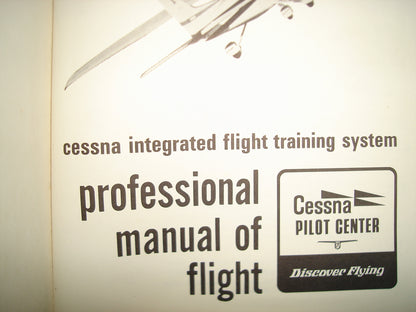 163- Inglés - Manual Profesional De Vuelo / Professional Manual Of Flight - 1979