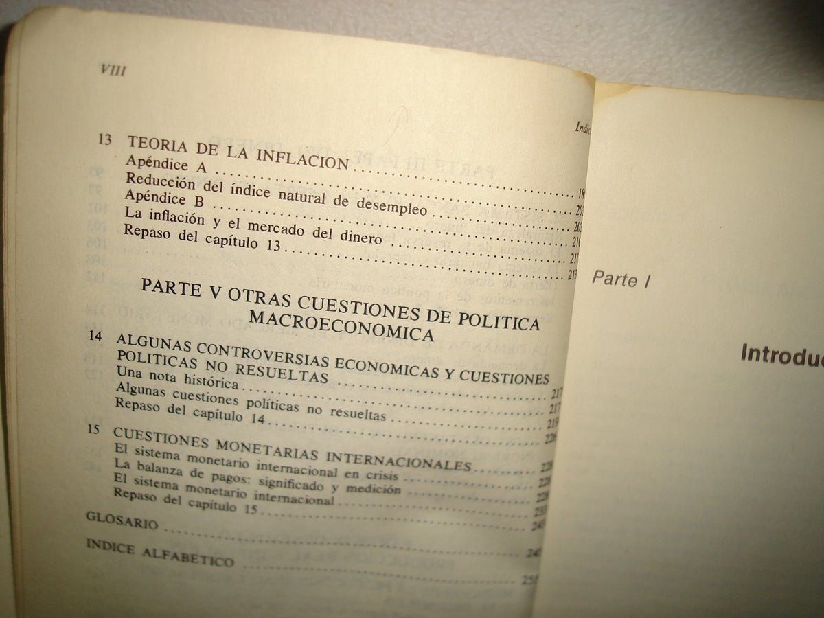 24- Macroeconomía Básica - David Lindsey