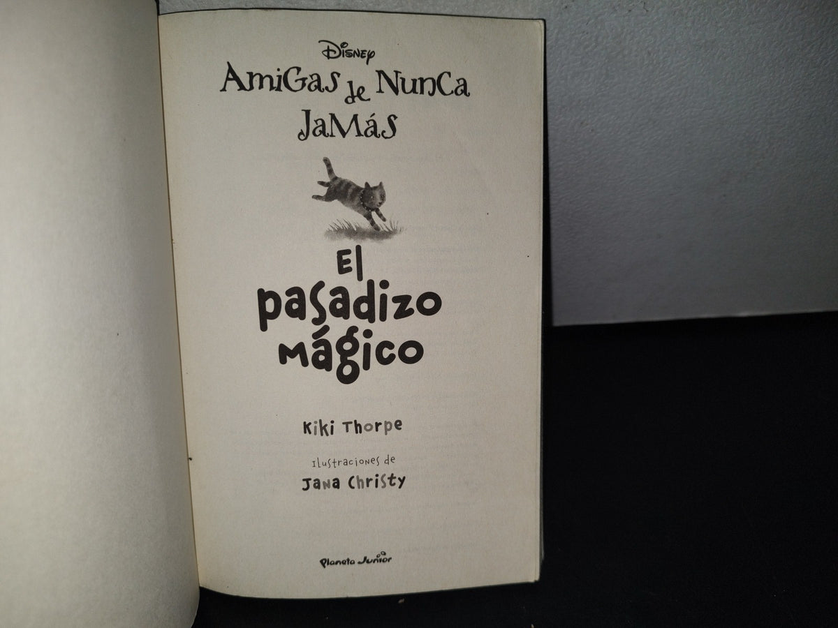 188- Disney. Amigas De Nunca Jamás. El Pasadizo Mágico - Kiki Thorpe - Primera Edición 2013