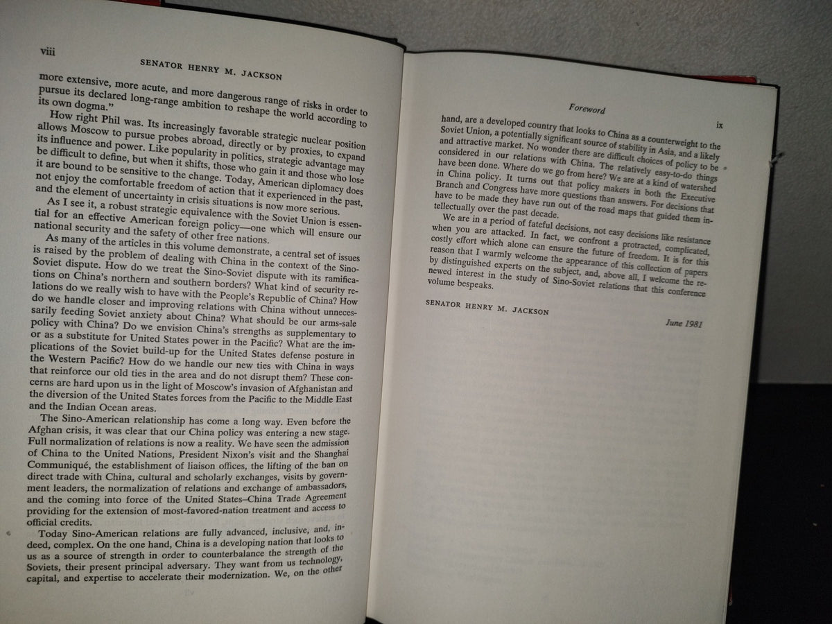196- The Sino-Soviet Conflict. A Global Perspective - Edited By Herbert J. Ellison. University Of Washington Press. Seattle And London. 1982