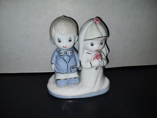 A3- Pieza De Porcelana Esmaltada. Novios Casándose - 70'S - 80'S